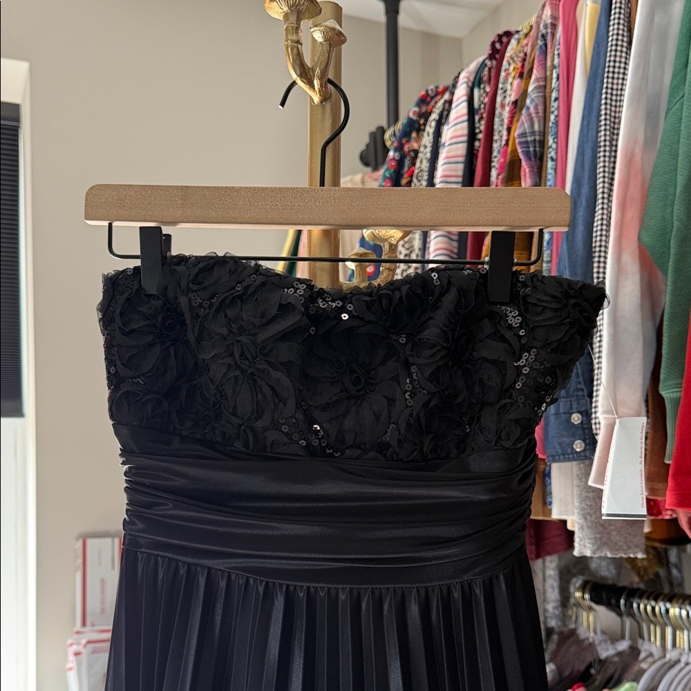 Chic Strapless Black Dress David’s Bridal - Picture 3 of 4